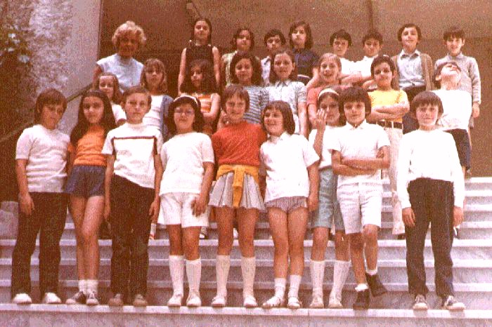 1972, sulle scalinate della Scuola Germanica di Genova, in via Caffaro
